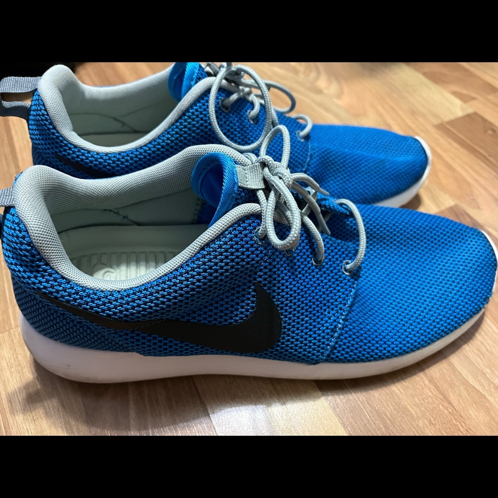 Nike Roshe Run Shoes Size 10.5